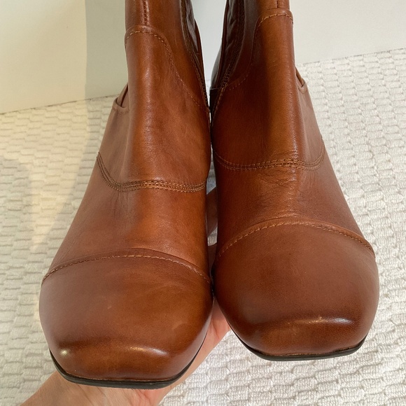 Luca Ferri Women’s Brown Leather Heel Boot Size 41 NWOT - Picture 4 of 16